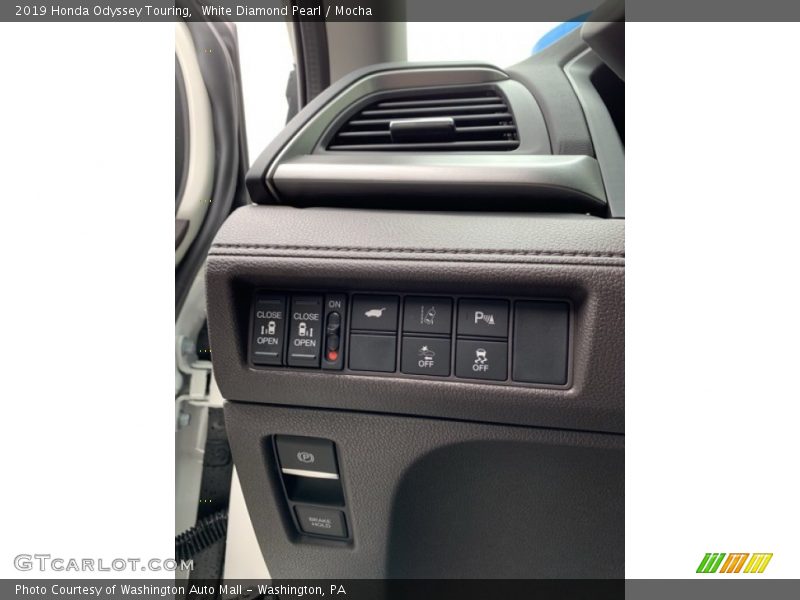 White Diamond Pearl / Mocha 2019 Honda Odyssey Touring
