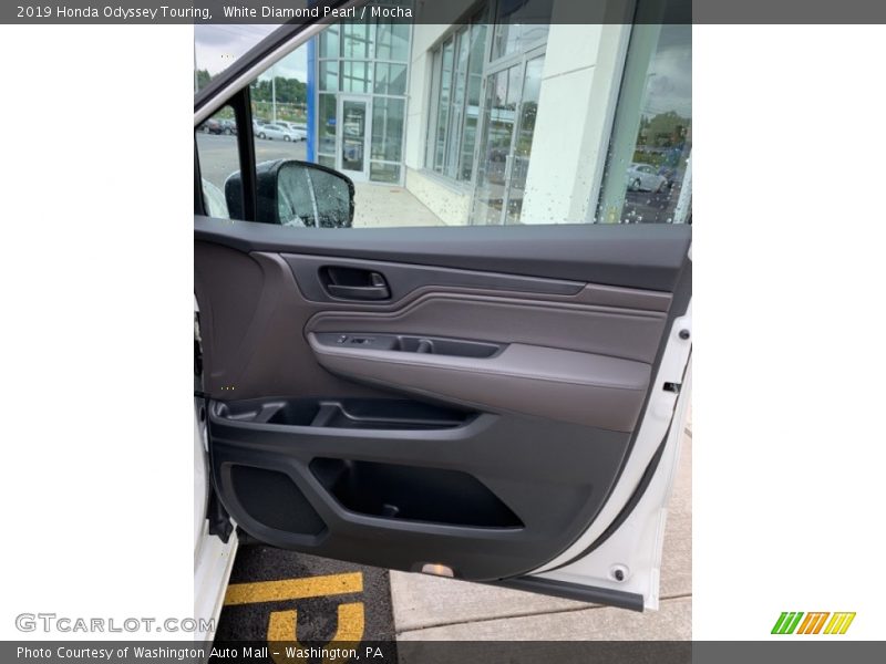 White Diamond Pearl / Mocha 2019 Honda Odyssey Touring