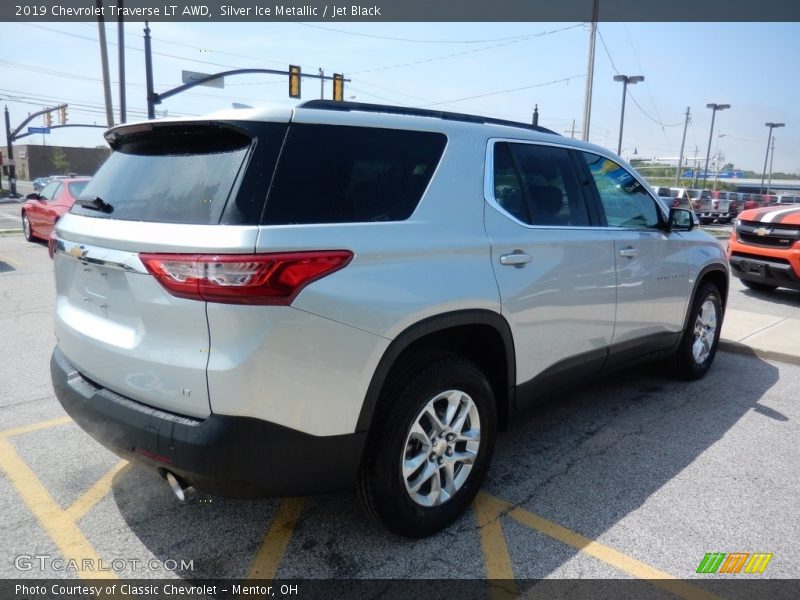 Silver Ice Metallic / Jet Black 2019 Chevrolet Traverse LT AWD