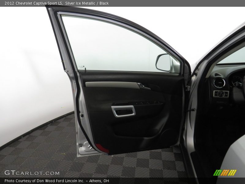 Silver Ice Metallic / Black 2012 Chevrolet Captiva Sport LS