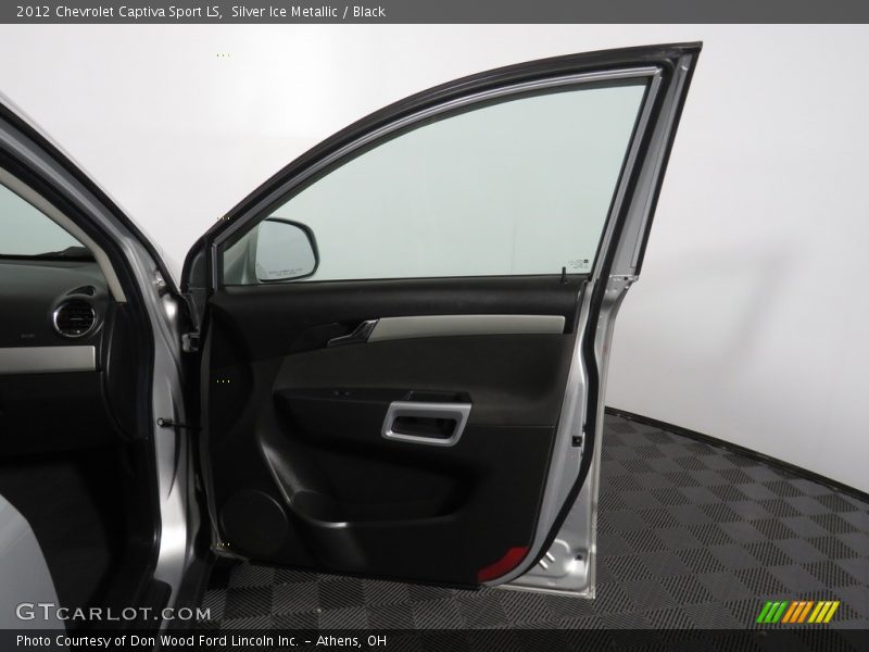 Silver Ice Metallic / Black 2012 Chevrolet Captiva Sport LS