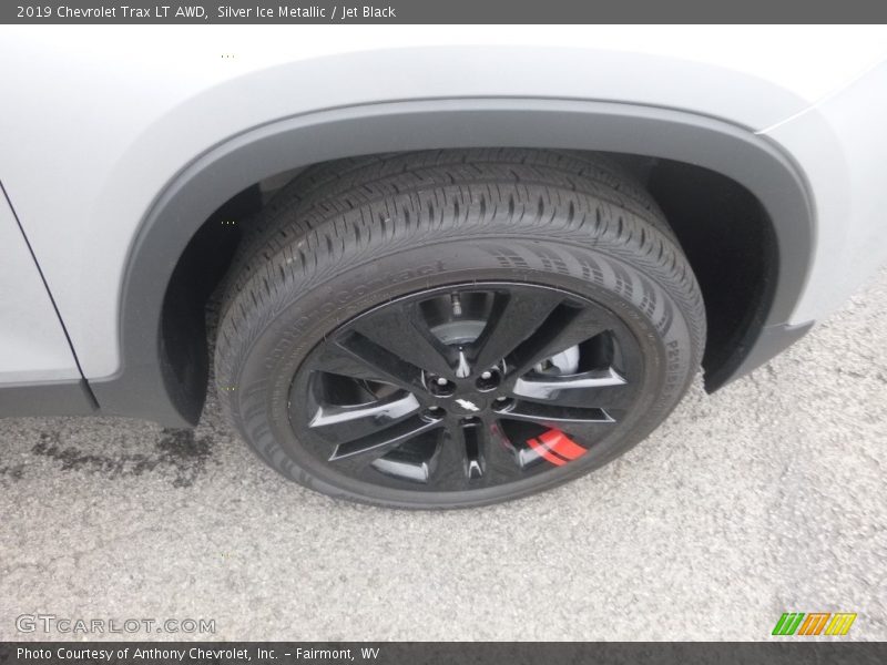 Silver Ice Metallic / Jet Black 2019 Chevrolet Trax LT AWD