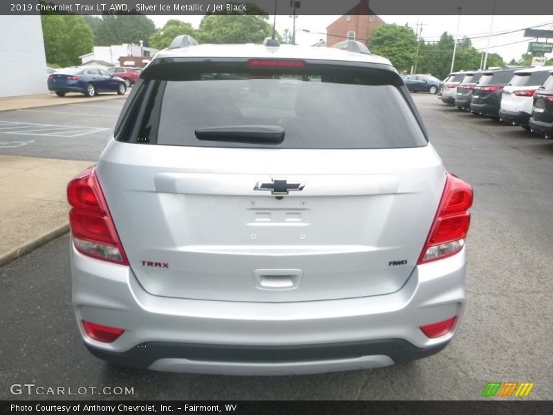Silver Ice Metallic / Jet Black 2019 Chevrolet Trax LT AWD