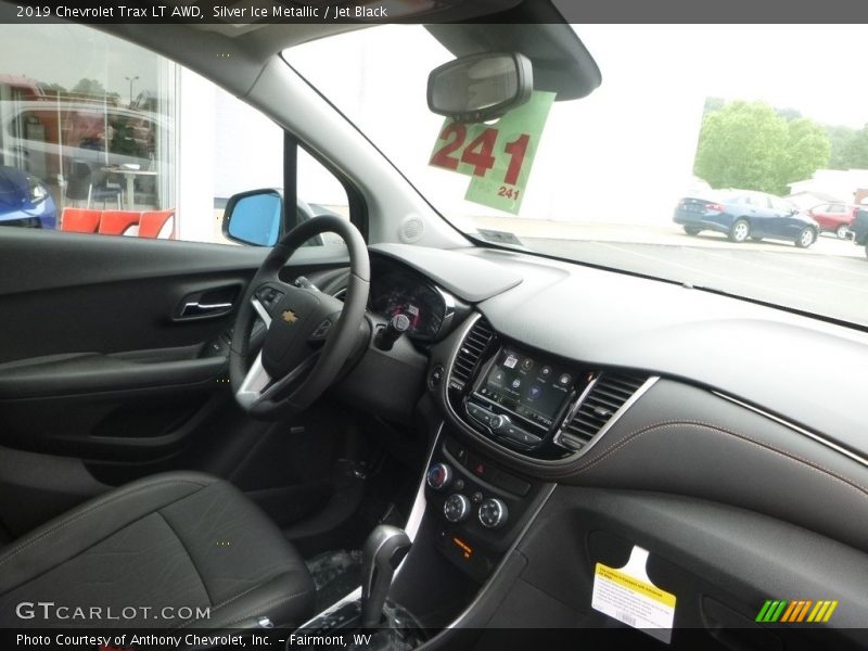 Silver Ice Metallic / Jet Black 2019 Chevrolet Trax LT AWD