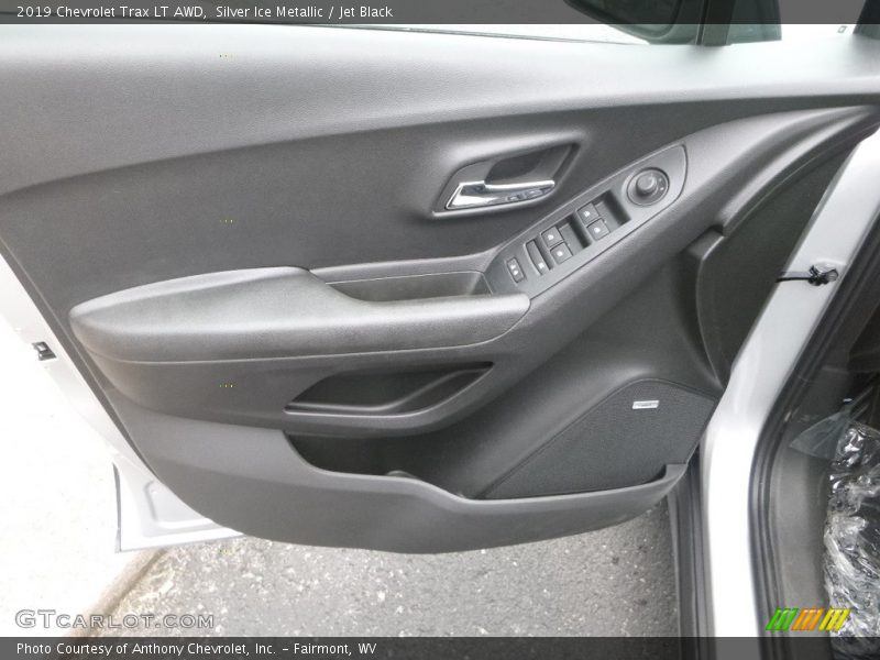 Silver Ice Metallic / Jet Black 2019 Chevrolet Trax LT AWD