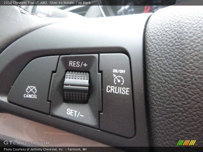 Silver Ice Metallic / Jet Black 2019 Chevrolet Trax LT AWD