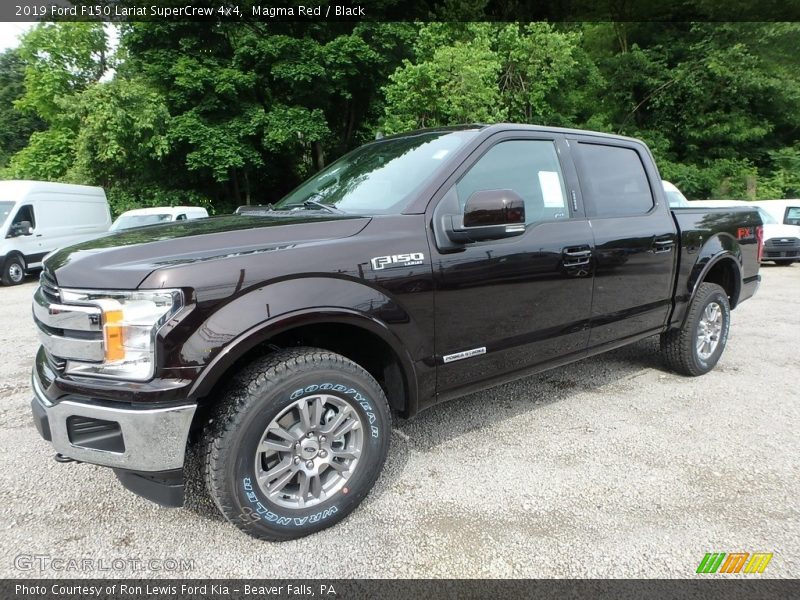 Front 3/4 View of 2019 F150 Lariat SuperCrew 4x4