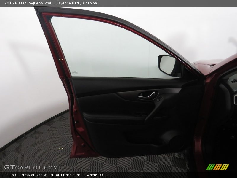 Cayenne Red / Charcoal 2016 Nissan Rogue SV AWD