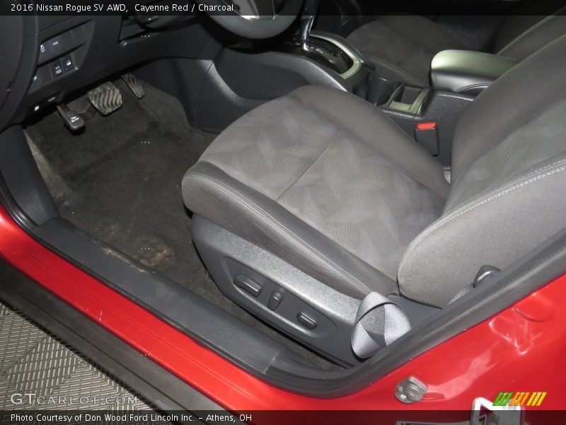 Cayenne Red / Charcoal 2016 Nissan Rogue SV AWD