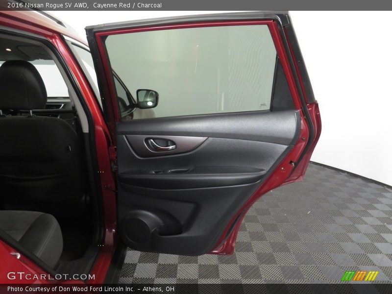 Cayenne Red / Charcoal 2016 Nissan Rogue SV AWD