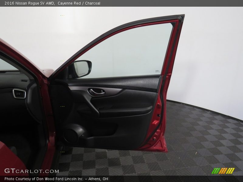 Cayenne Red / Charcoal 2016 Nissan Rogue SV AWD