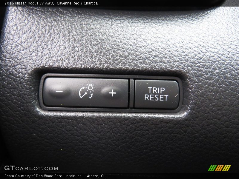 Cayenne Red / Charcoal 2016 Nissan Rogue SV AWD