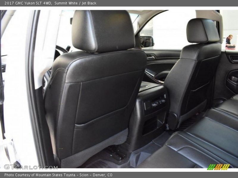 Summit White / Jet Black 2017 GMC Yukon SLT 4WD