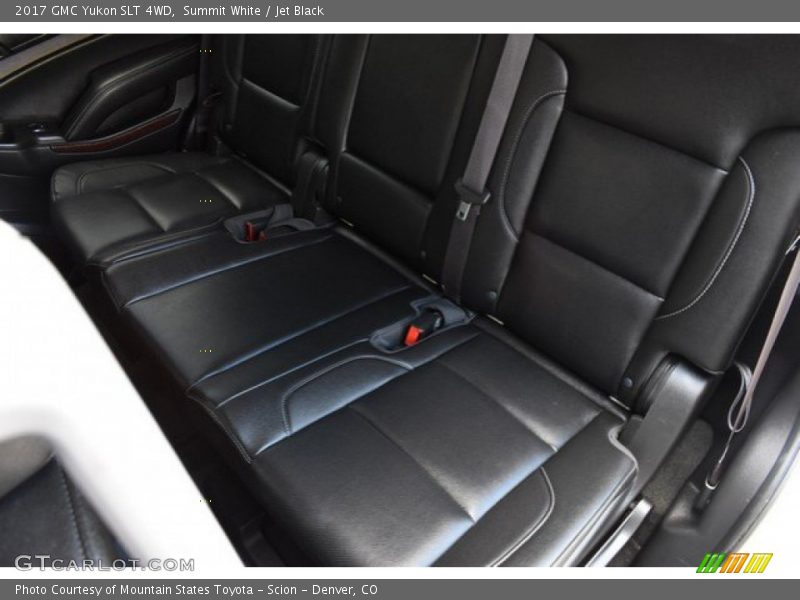 Summit White / Jet Black 2017 GMC Yukon SLT 4WD