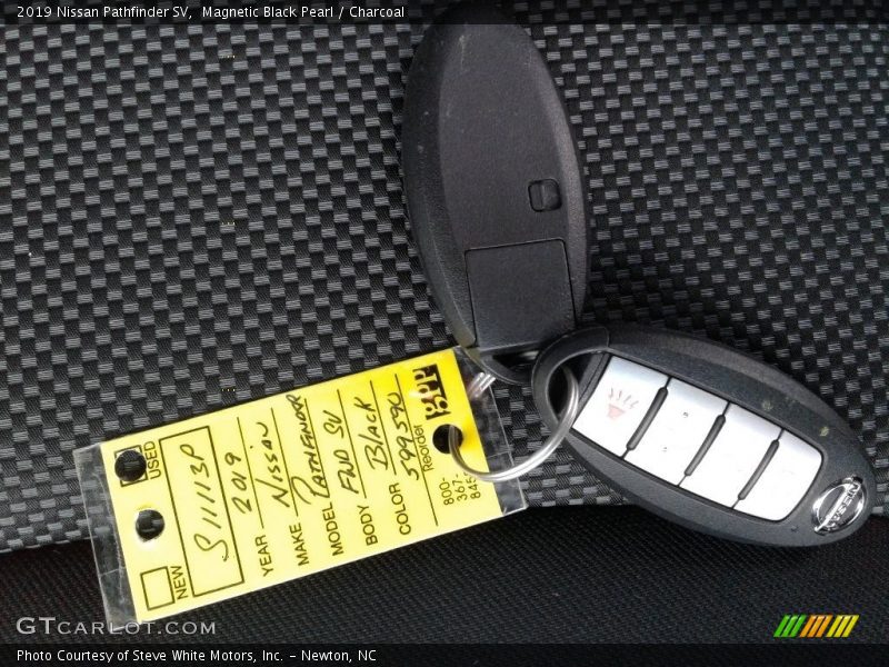 Magnetic Black Pearl / Charcoal 2019 Nissan Pathfinder SV