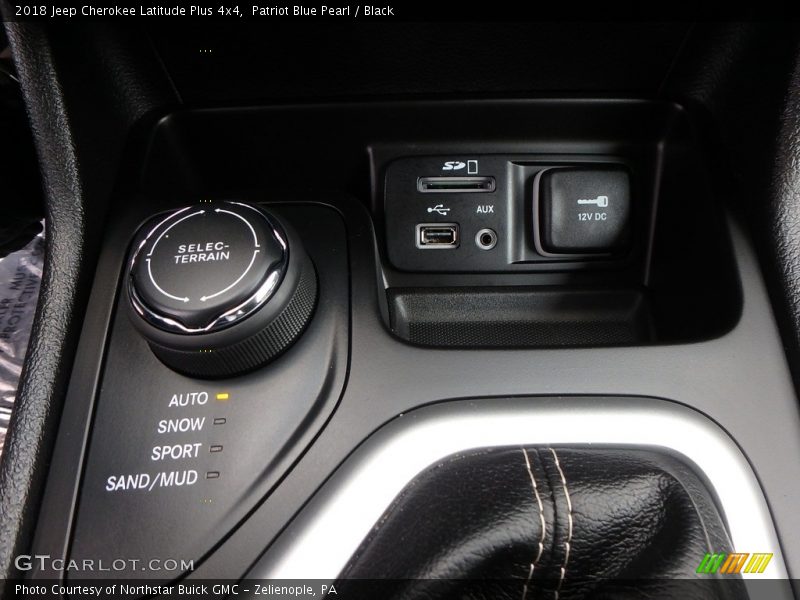 Patriot Blue Pearl / Black 2018 Jeep Cherokee Latitude Plus 4x4