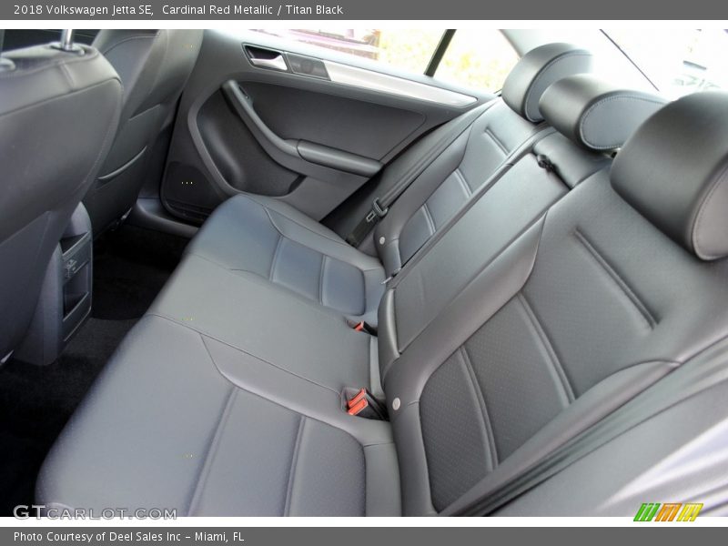 Cardinal Red Metallic / Titan Black 2018 Volkswagen Jetta SE