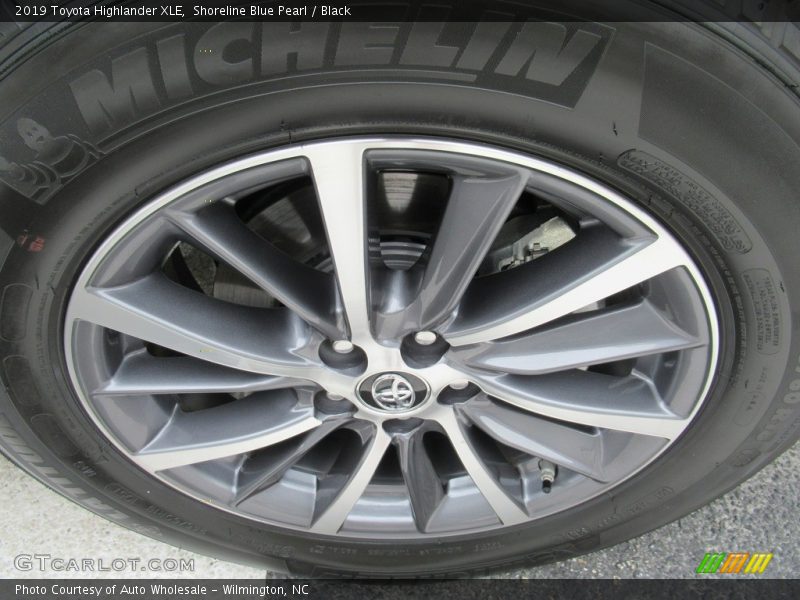 Shoreline Blue Pearl / Black 2019 Toyota Highlander XLE