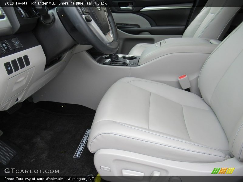 Shoreline Blue Pearl / Black 2019 Toyota Highlander XLE