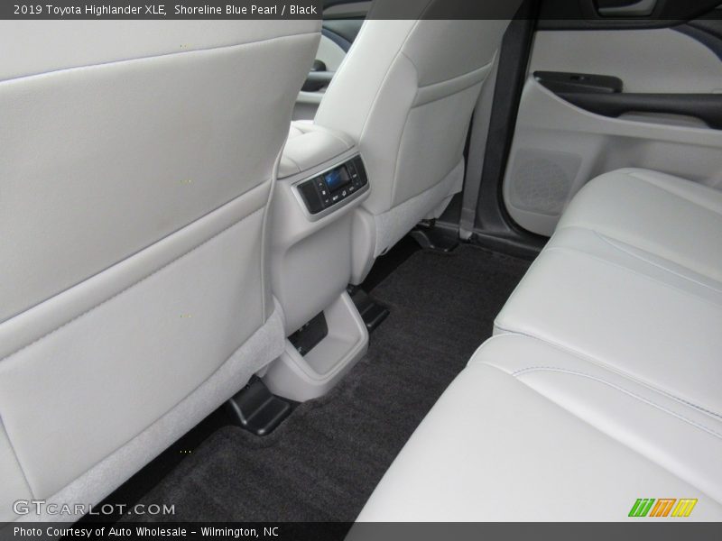 Shoreline Blue Pearl / Black 2019 Toyota Highlander XLE