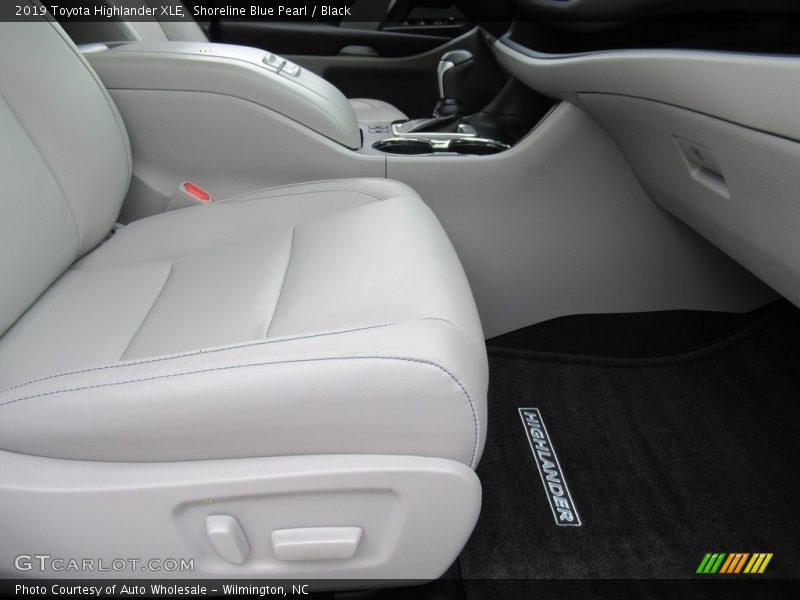Shoreline Blue Pearl / Black 2019 Toyota Highlander XLE