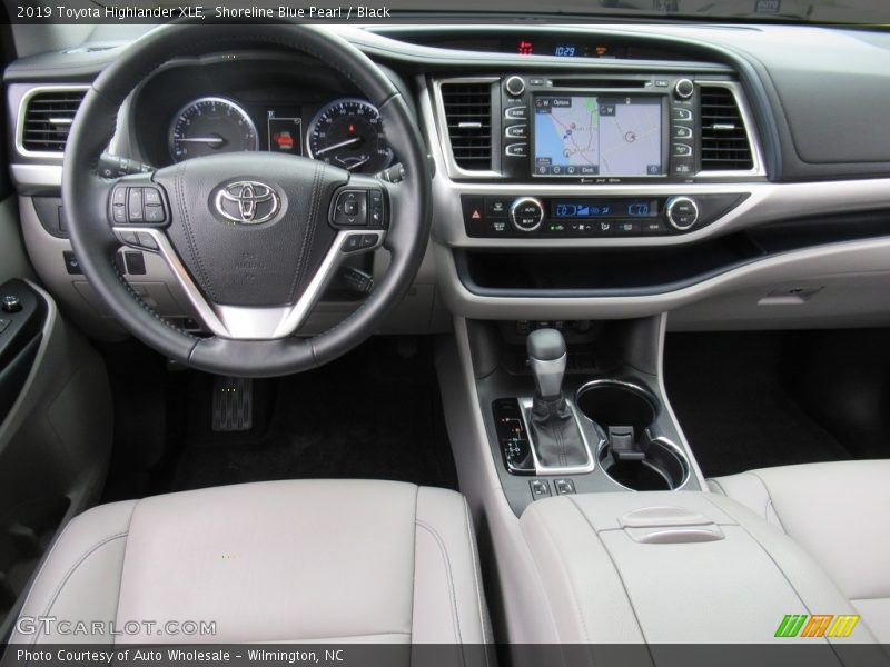 Shoreline Blue Pearl / Black 2019 Toyota Highlander XLE