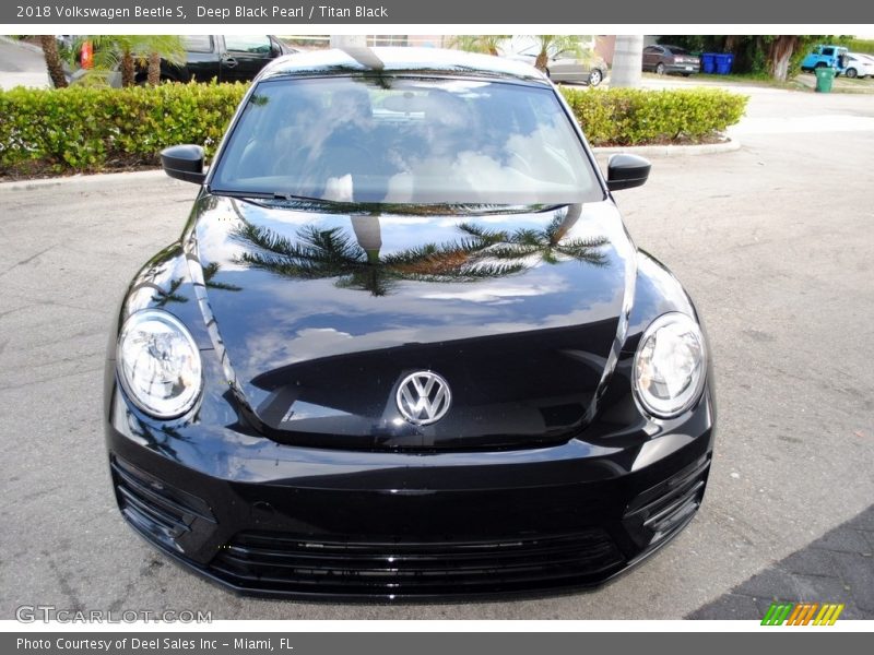 Deep Black Pearl / Titan Black 2018 Volkswagen Beetle S