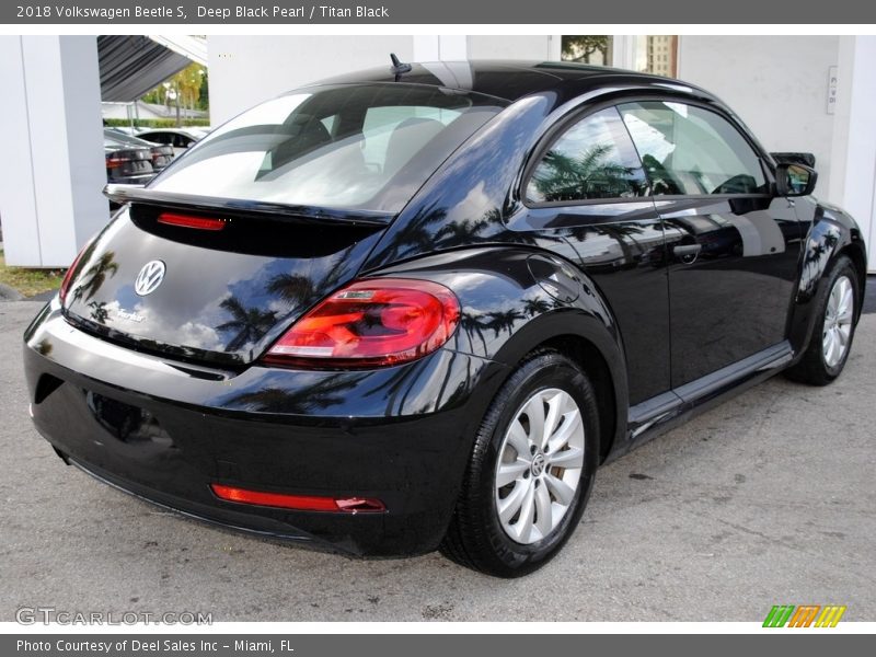 Deep Black Pearl / Titan Black 2018 Volkswagen Beetle S