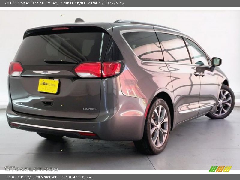 Granite Crystal Metallic / Black/Alloy 2017 Chrysler Pacifica Limited
