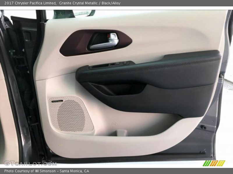 Granite Crystal Metallic / Black/Alloy 2017 Chrysler Pacifica Limited