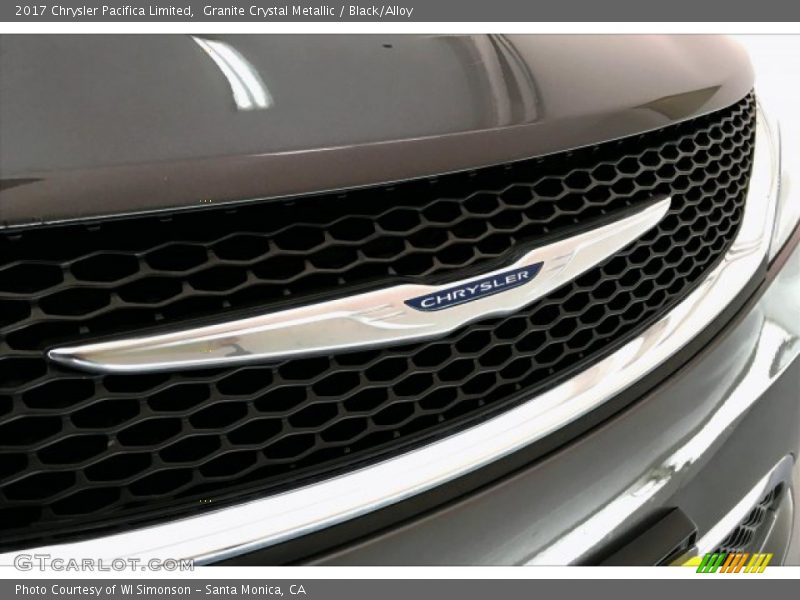 Granite Crystal Metallic / Black/Alloy 2017 Chrysler Pacifica Limited