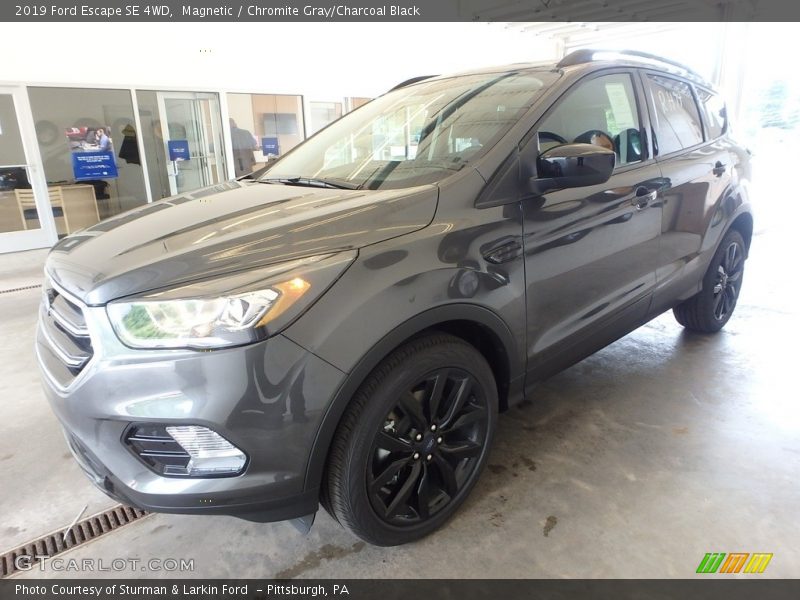 Magnetic / Chromite Gray/Charcoal Black 2019 Ford Escape SE 4WD