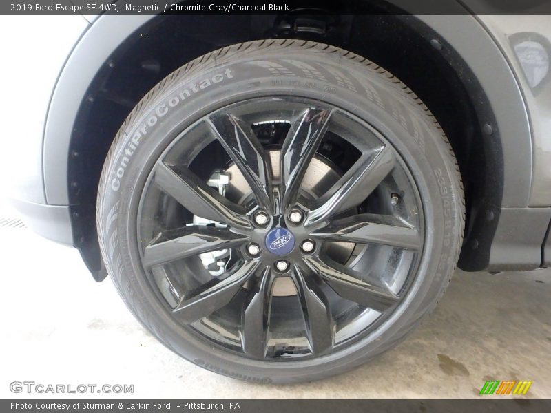 Magnetic / Chromite Gray/Charcoal Black 2019 Ford Escape SE 4WD