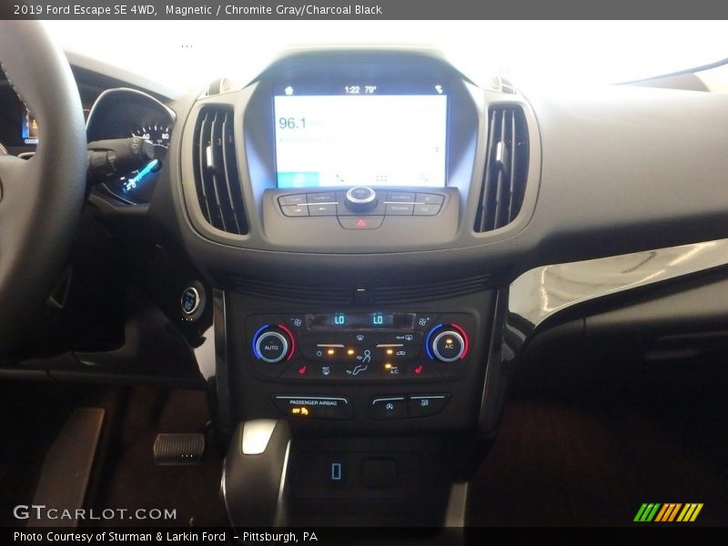 Magnetic / Chromite Gray/Charcoal Black 2019 Ford Escape SE 4WD