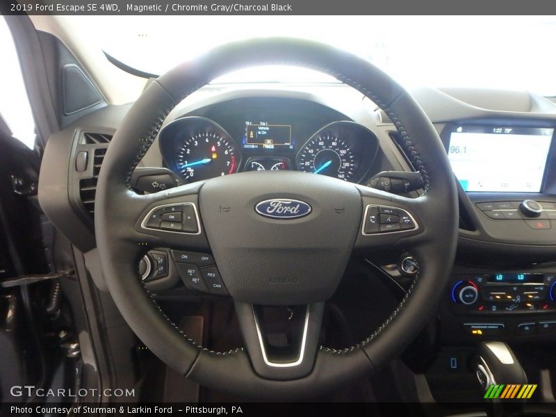 Magnetic / Chromite Gray/Charcoal Black 2019 Ford Escape SE 4WD