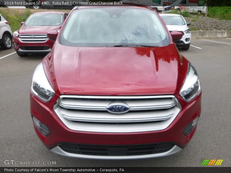 Ruby Red / Chromite Gray/Charcoal Black 2019 Ford Escape SE 4WD
