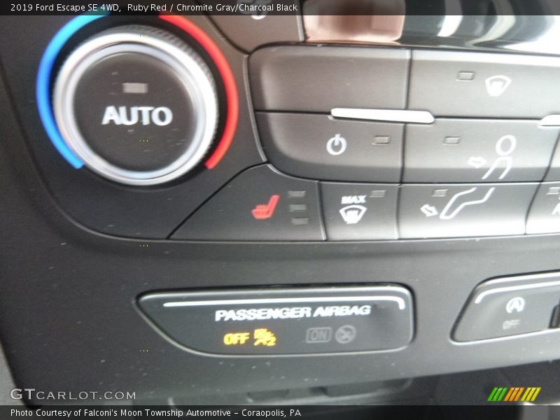 Ruby Red / Chromite Gray/Charcoal Black 2019 Ford Escape SE 4WD