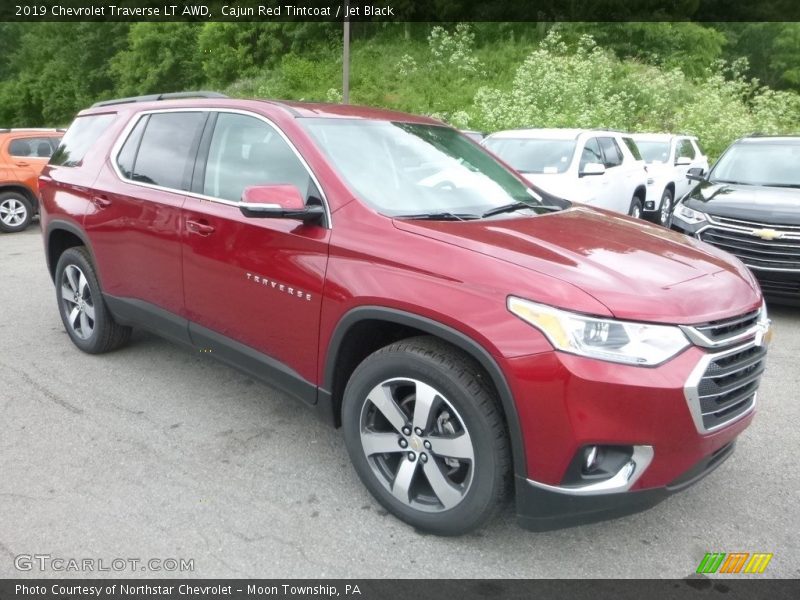 Front 3/4 View of 2019 Traverse LT AWD