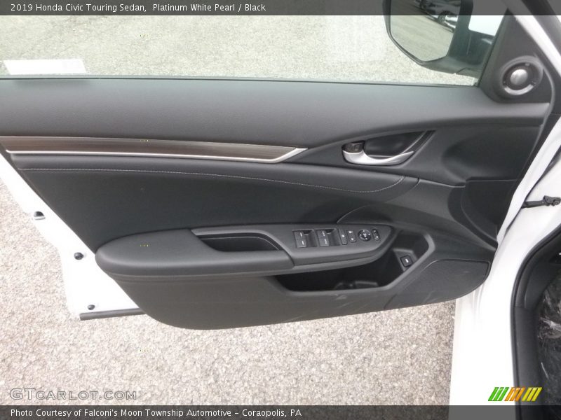 Platinum White Pearl / Black 2019 Honda Civic Touring Sedan