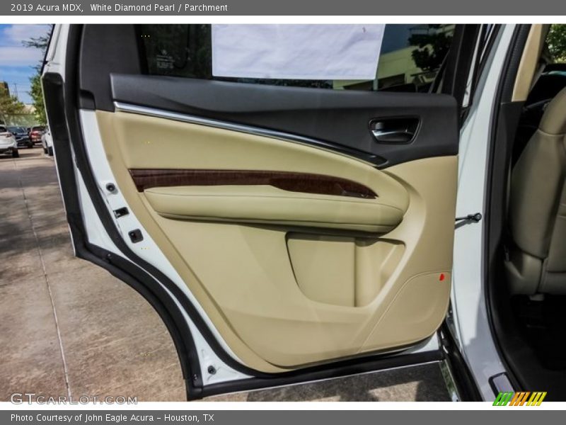 White Diamond Pearl / Parchment 2019 Acura MDX