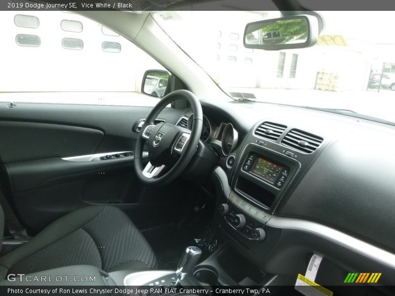 Vice White / Black 2019 Dodge Journey SE