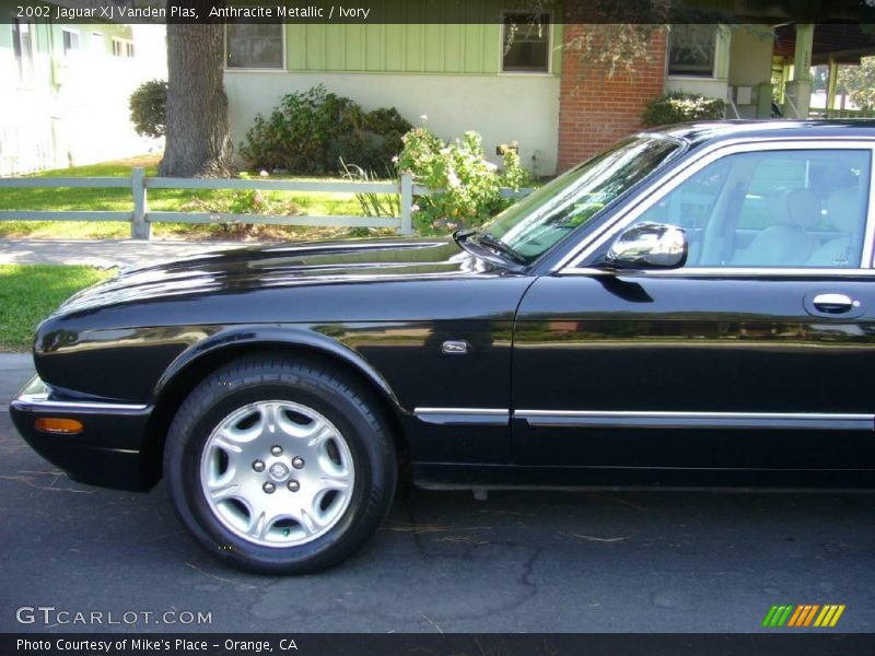 Anthracite Metallic / Ivory 2002 Jaguar XJ Vanden Plas