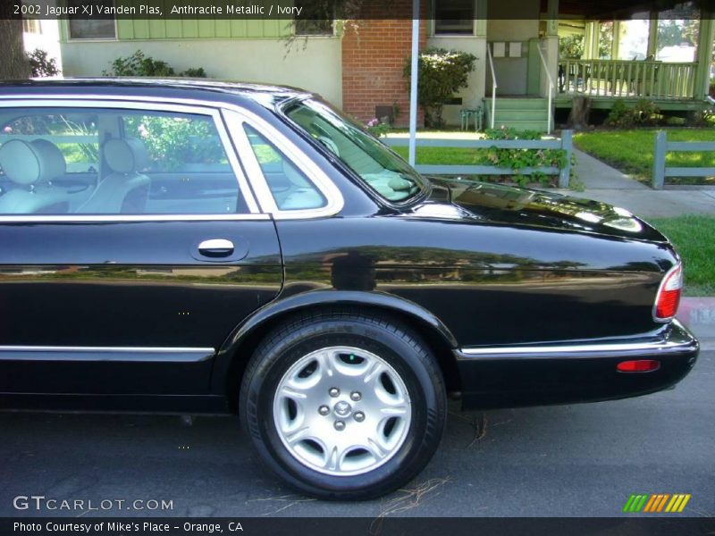 Anthracite Metallic / Ivory 2002 Jaguar XJ Vanden Plas