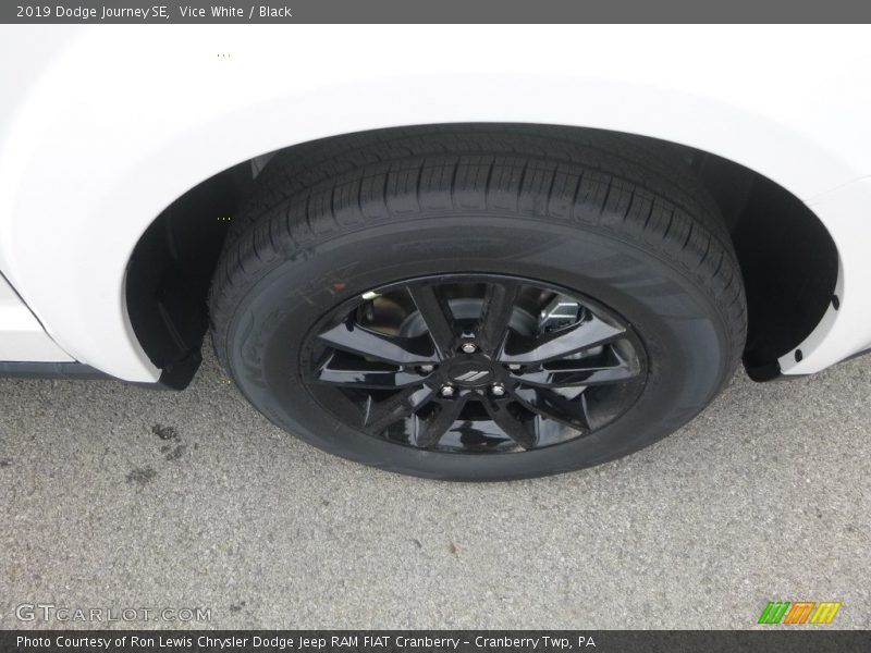 Vice White / Black 2019 Dodge Journey SE