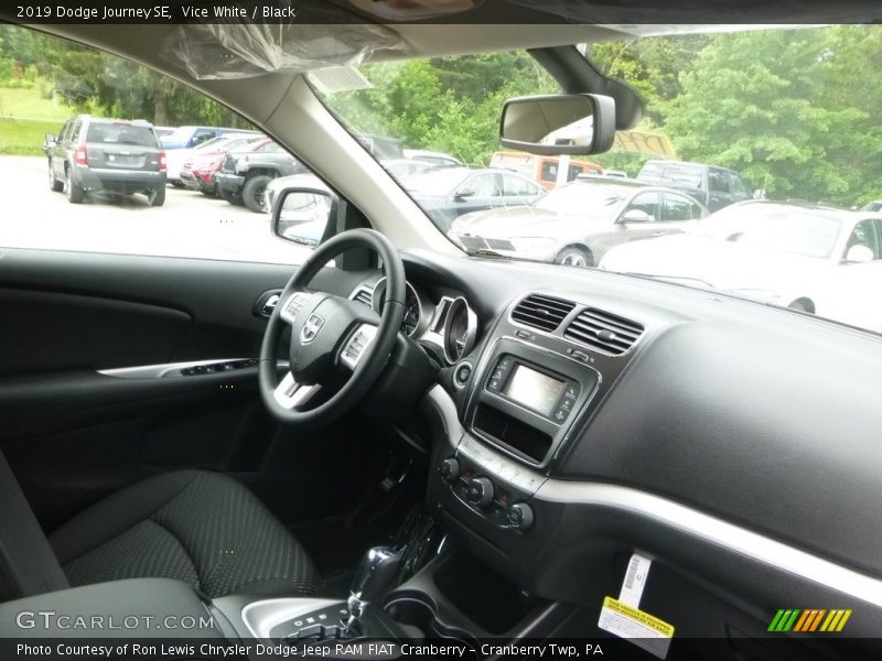 Vice White / Black 2019 Dodge Journey SE