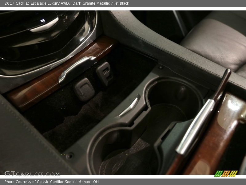 Dark Granite Metallic / Jet Black 2017 Cadillac Escalade Luxury 4WD