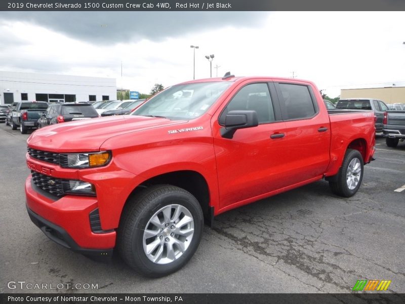 Front 3/4 View of 2019 Silverado 1500 Custom Crew Cab 4WD