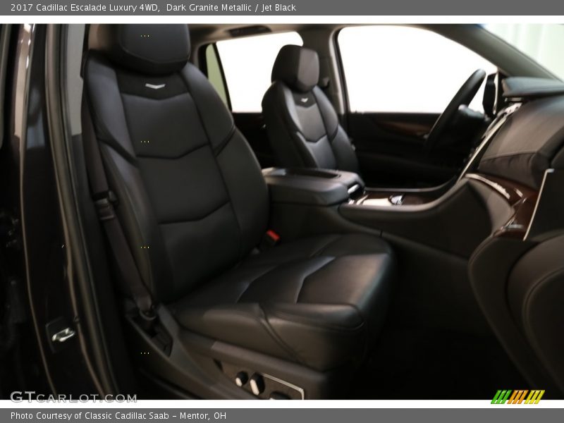 Dark Granite Metallic / Jet Black 2017 Cadillac Escalade Luxury 4WD