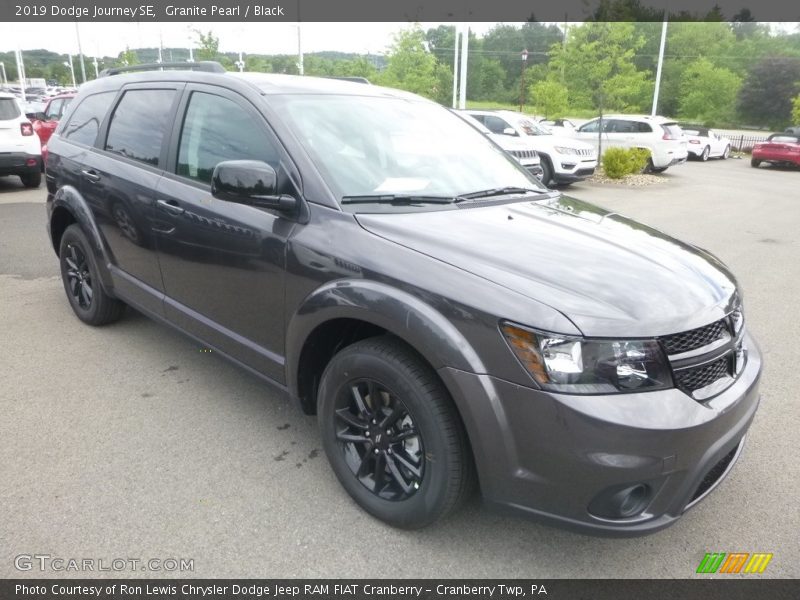 Front 3/4 View of 2019 Journey SE