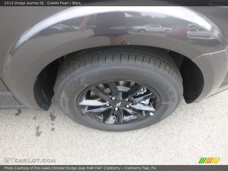 Granite Pearl / Black 2019 Dodge Journey SE